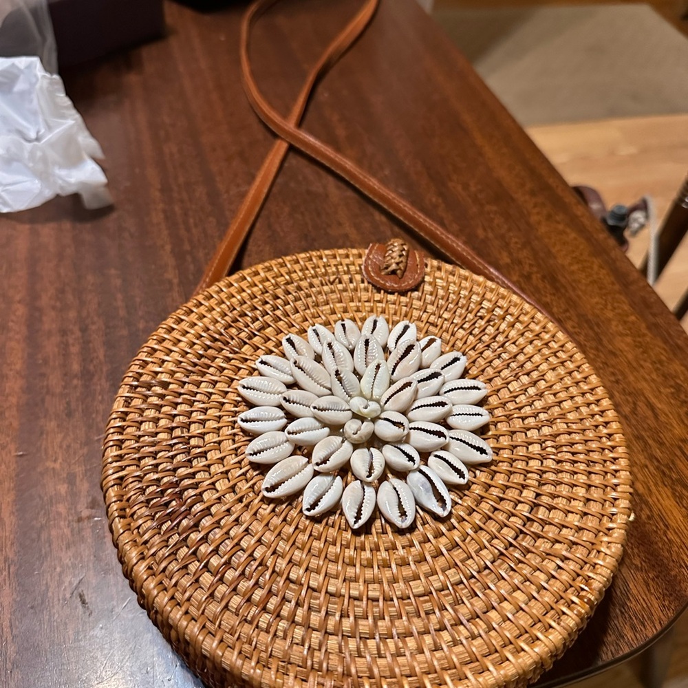 Artisan Rattan Crossbody Bag with Shell Accents - Brown and White